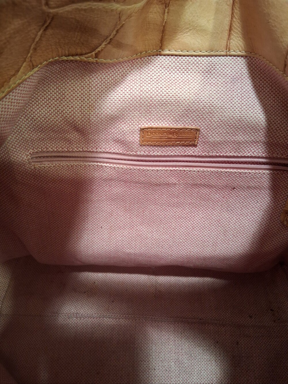 Dooney And Bourke Beige Croc-Embossed Shoulder Bag with Silver-Tone Hardware - Picture 8 of 9